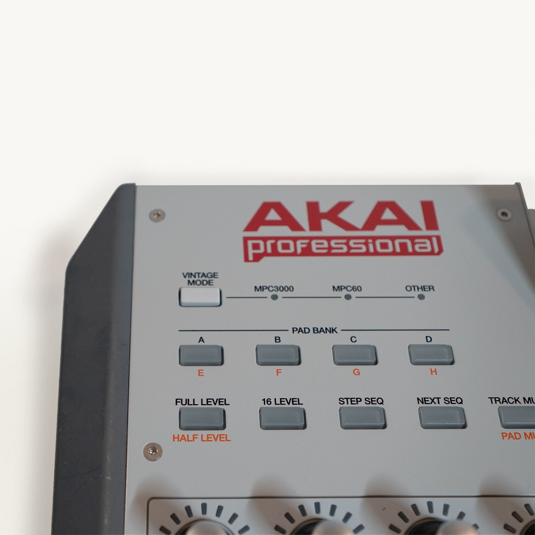 Akai MPC Renaissance + original Akai letter