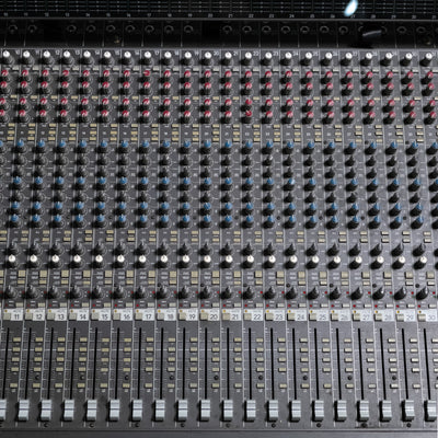 Mackie 32.8.2 8-Bus Mixing Console